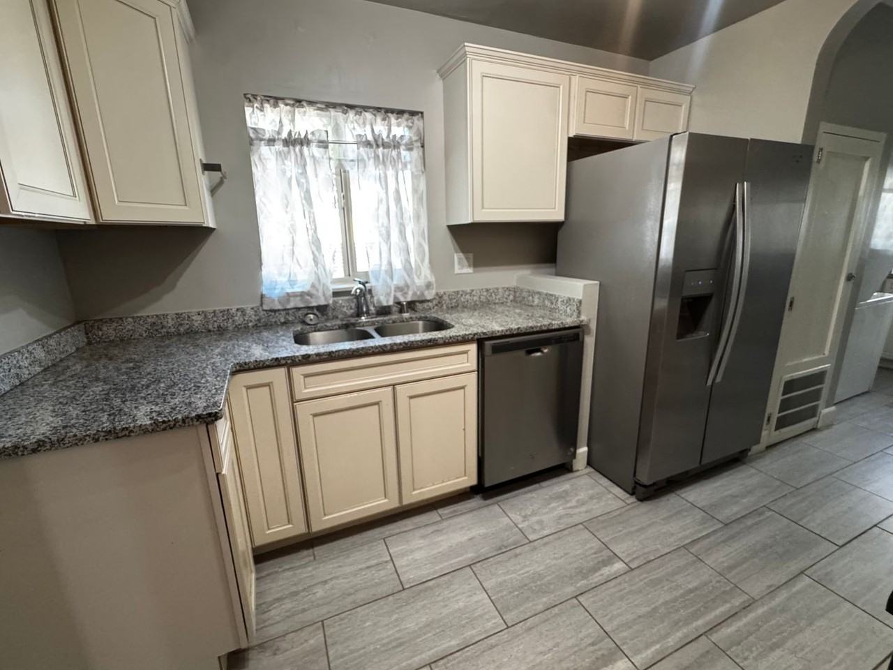 2945 Santa Clara Avenue Southeast - Photo 4 of 14