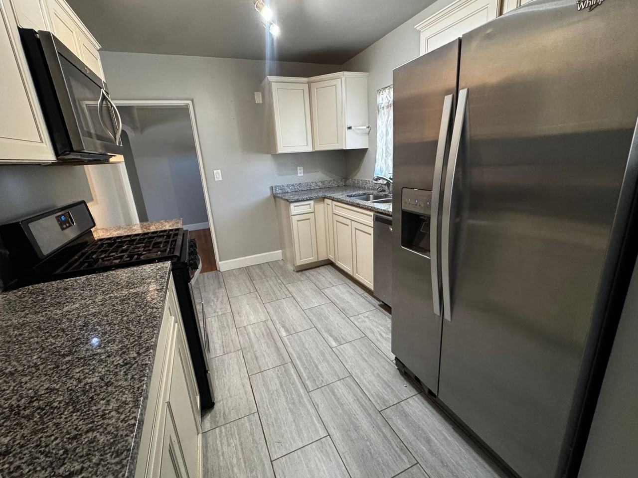 2945 Santa Clara Avenue Southeast - Photo 6 of 14