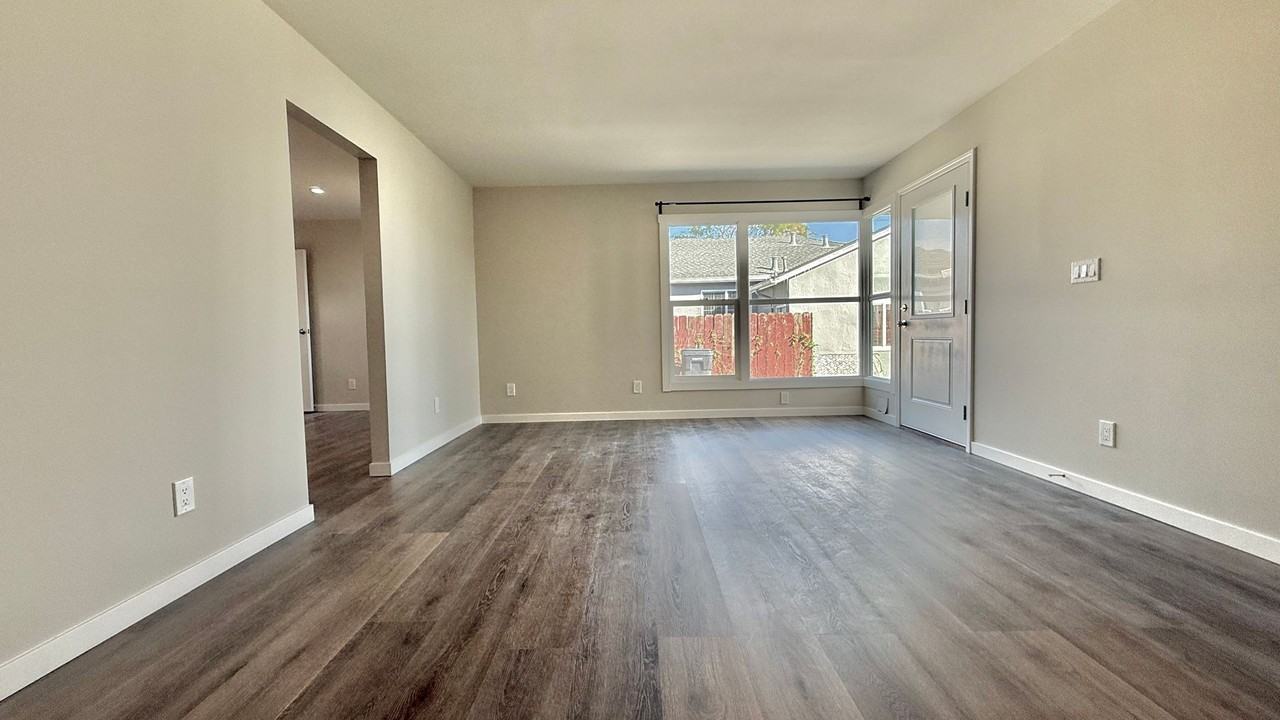 1319 Hubbard Avenue - Photo 4 of 16