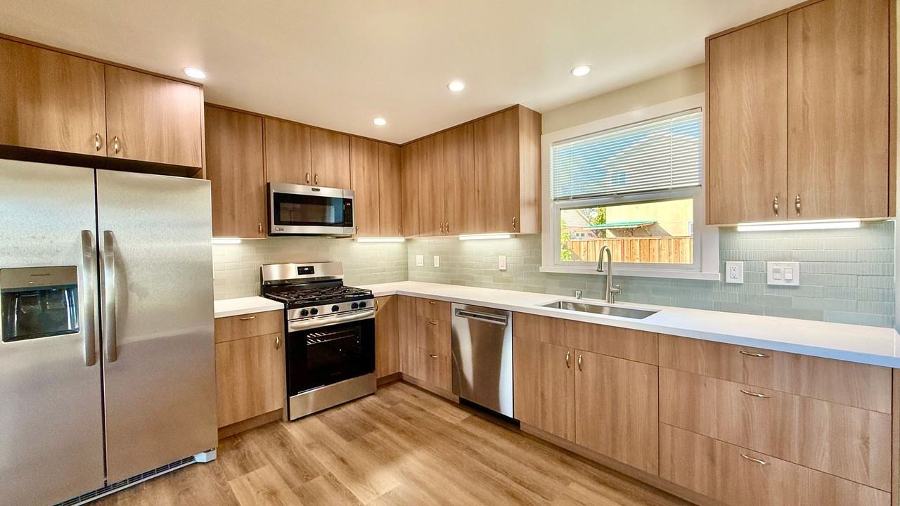 1319 Hubbard Avenue - Photo 5 of 16