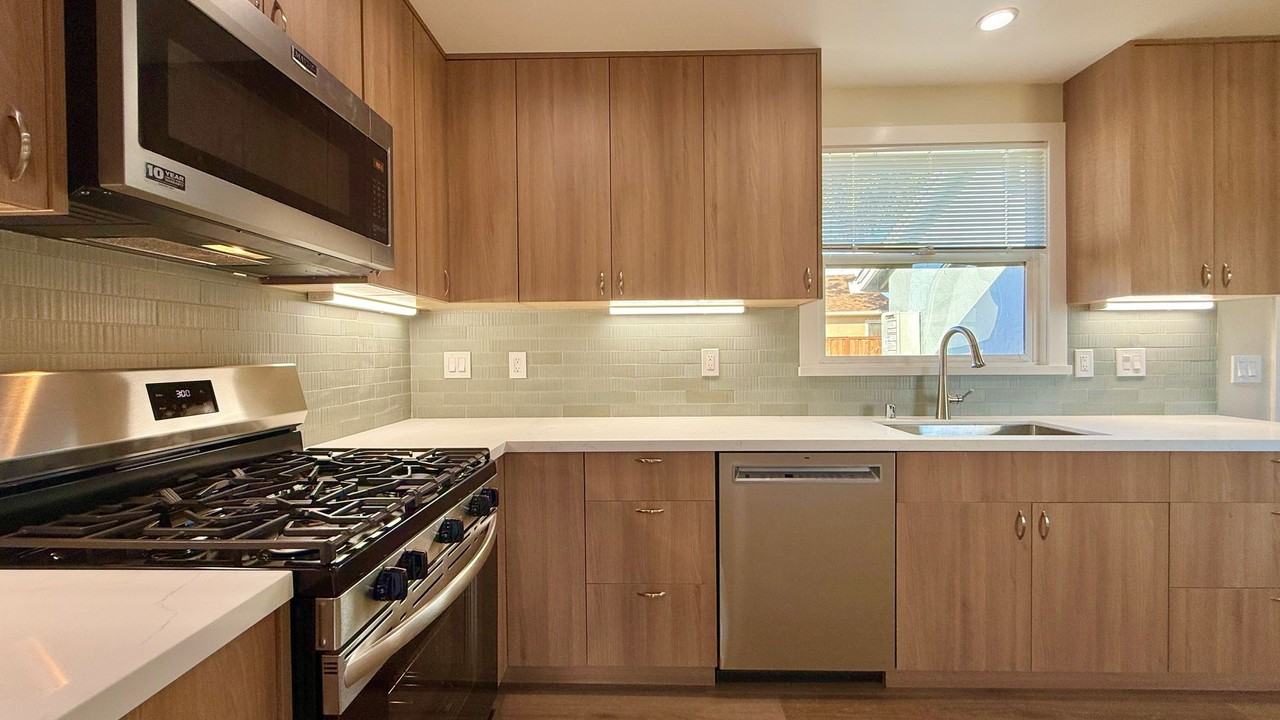 1319 Hubbard Avenue - Photo 6 of 16