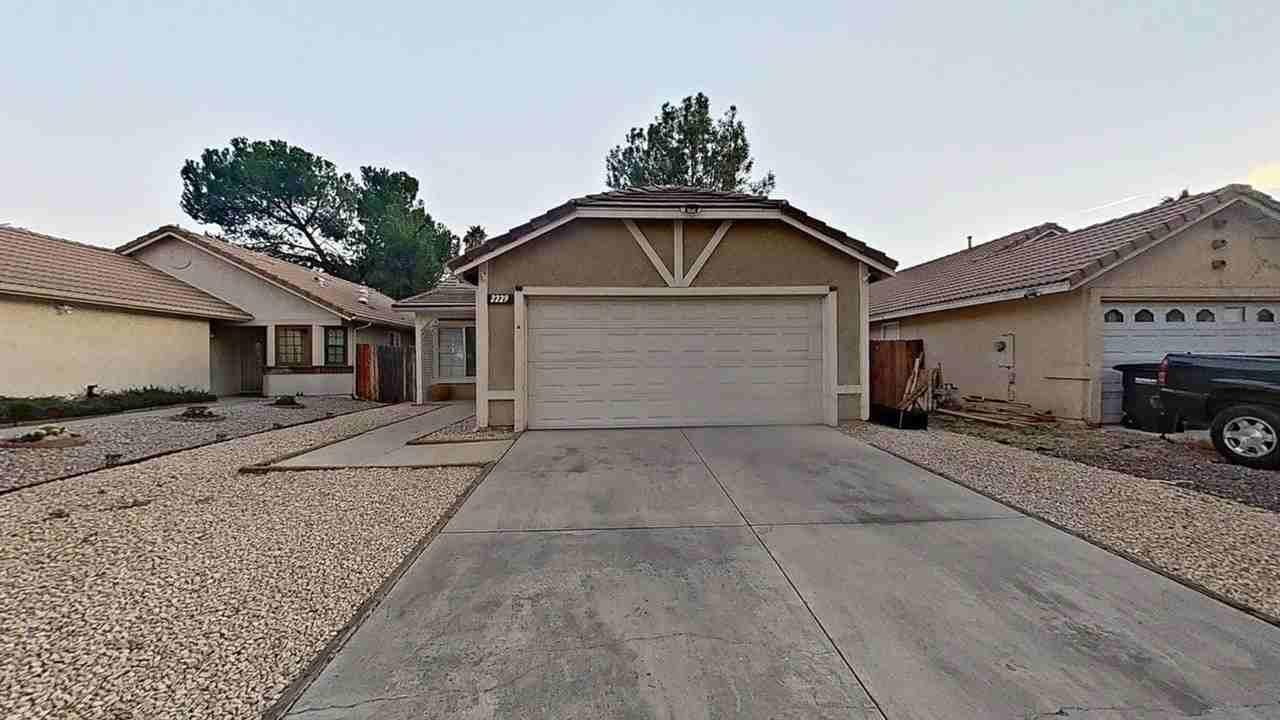 2229 Rose Avenue - Photo 2 of 22