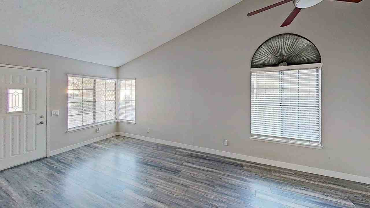 2229 Rose Avenue - Photo 4 of 22