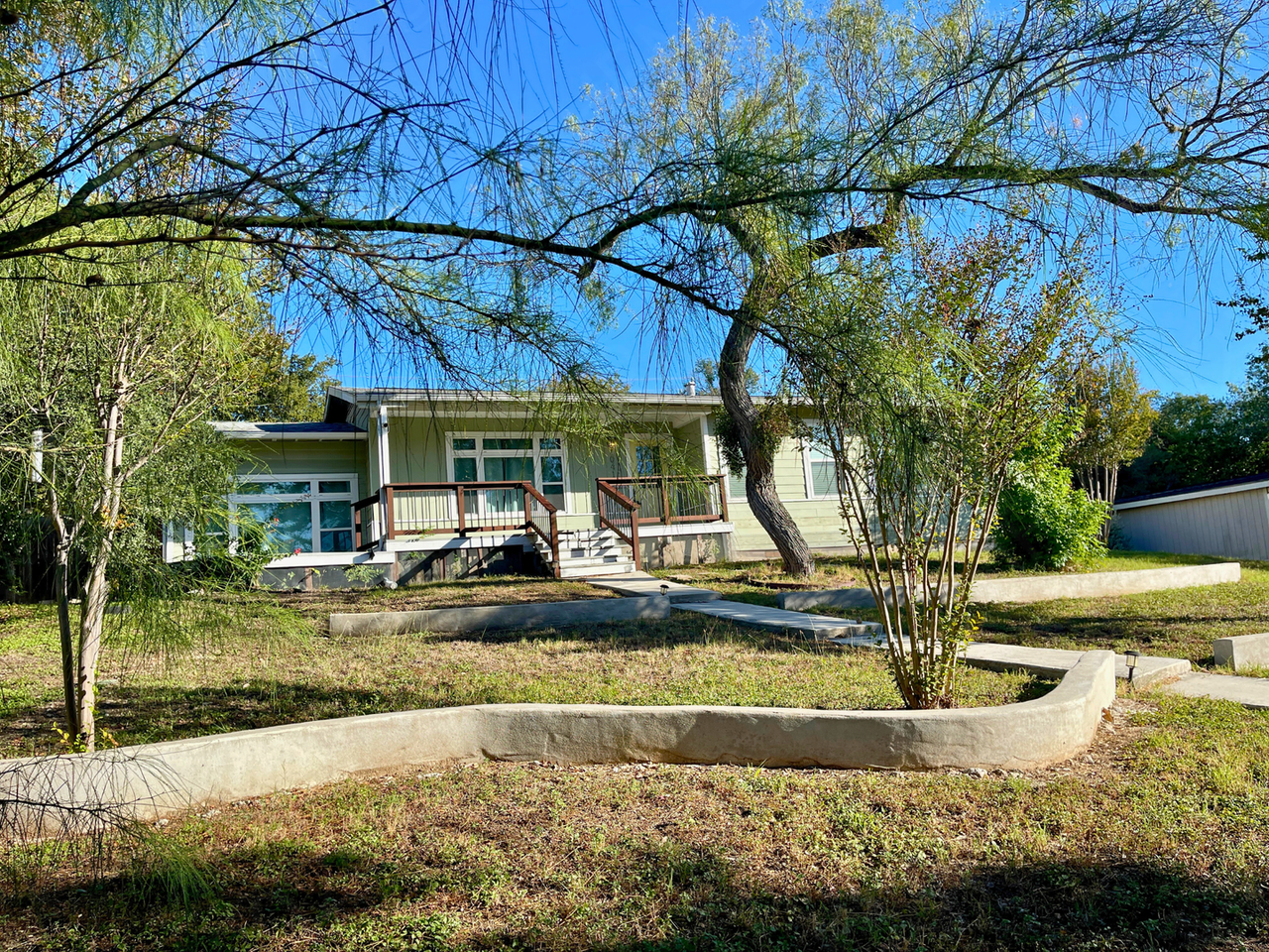 1041 Ivy Ln - Photo 3 of 16