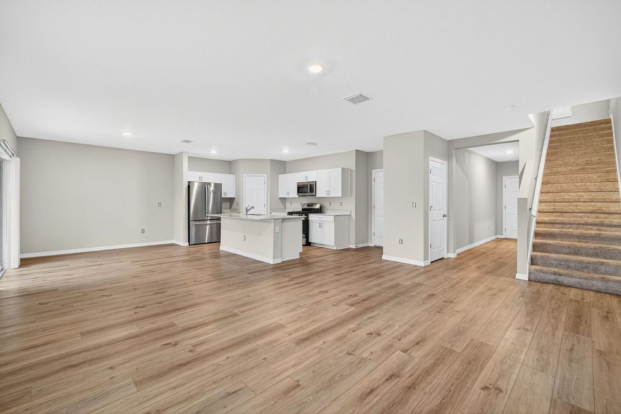 12924 Camarillo Pl - Photo 5 of 35