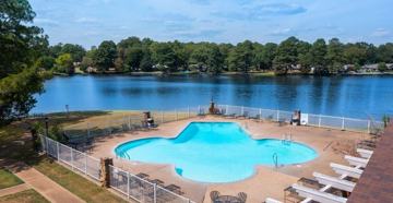 featured image of 174 Lakebend Cir