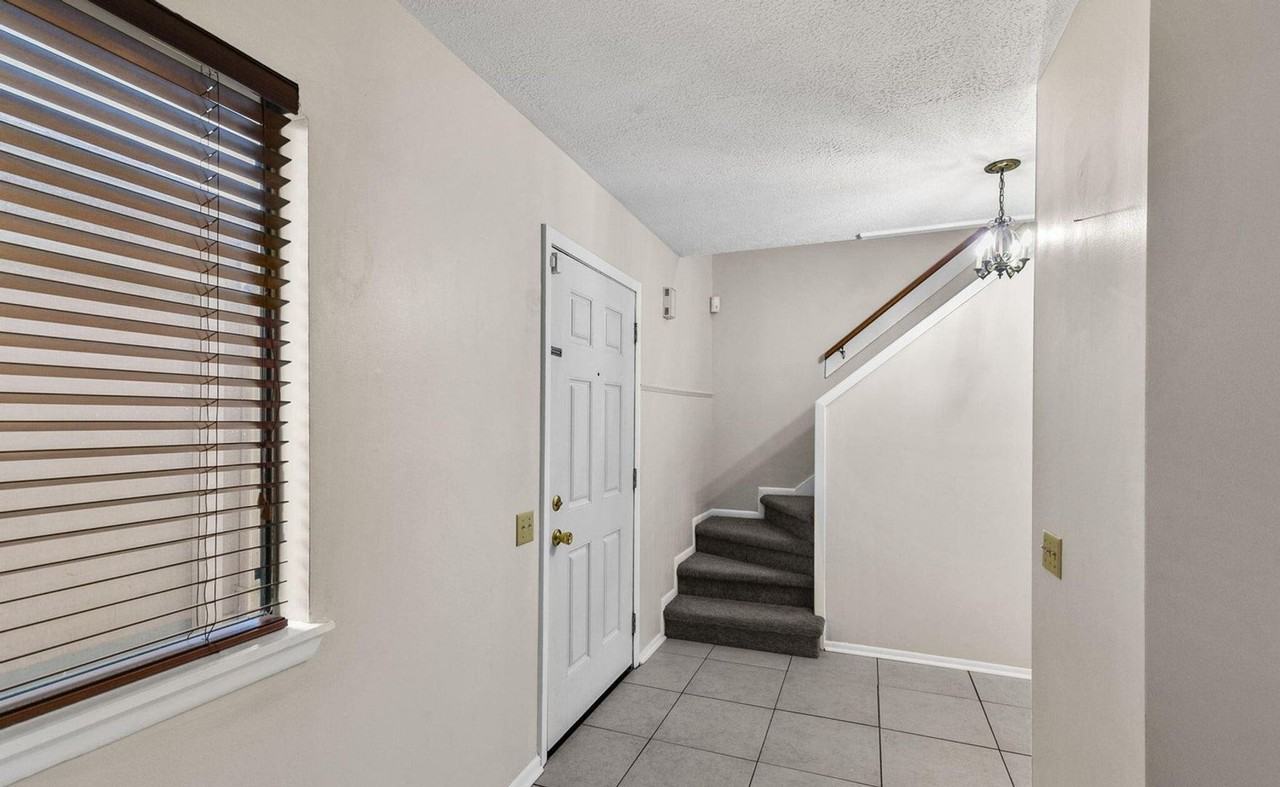 174 Lakebend Cir - Photo 5 of 36