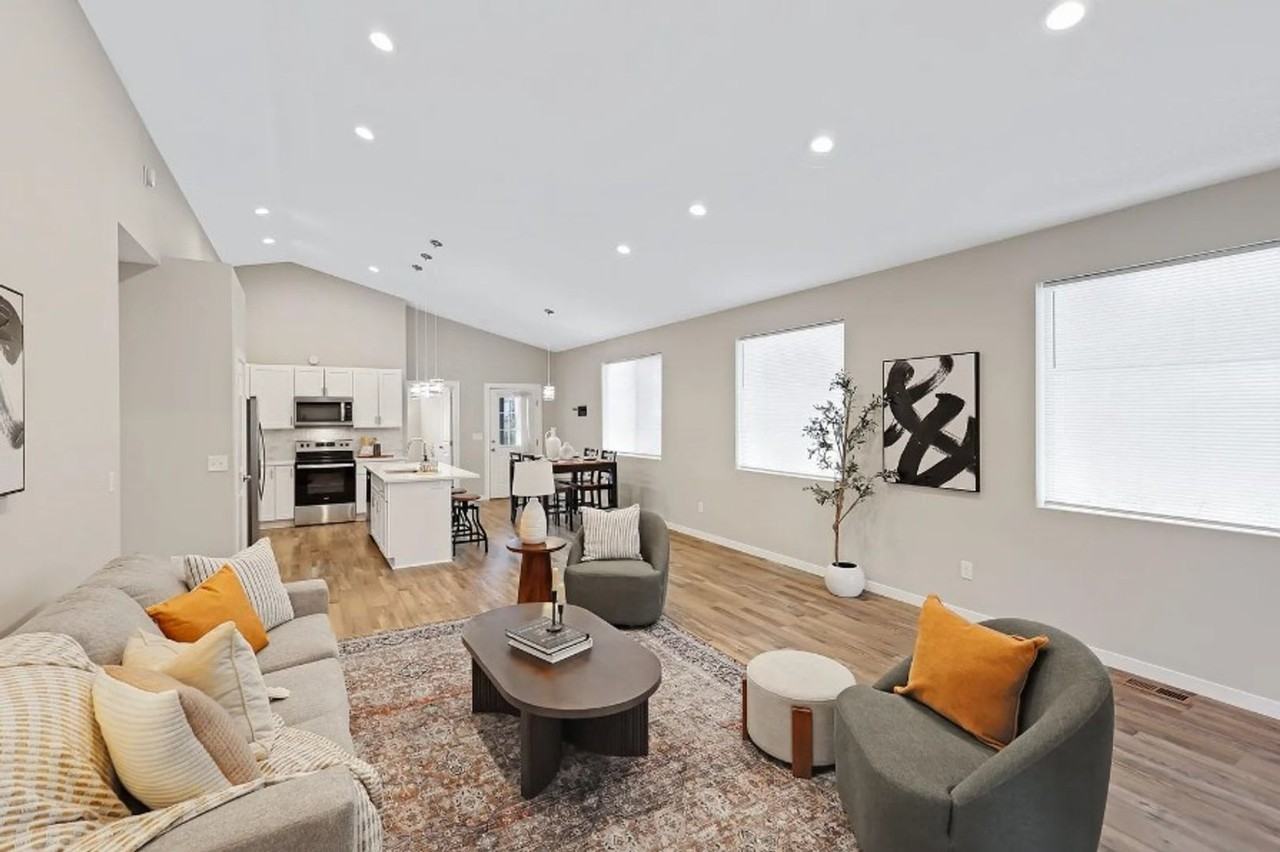 723 South Hatch Street - Photo 4 of 38