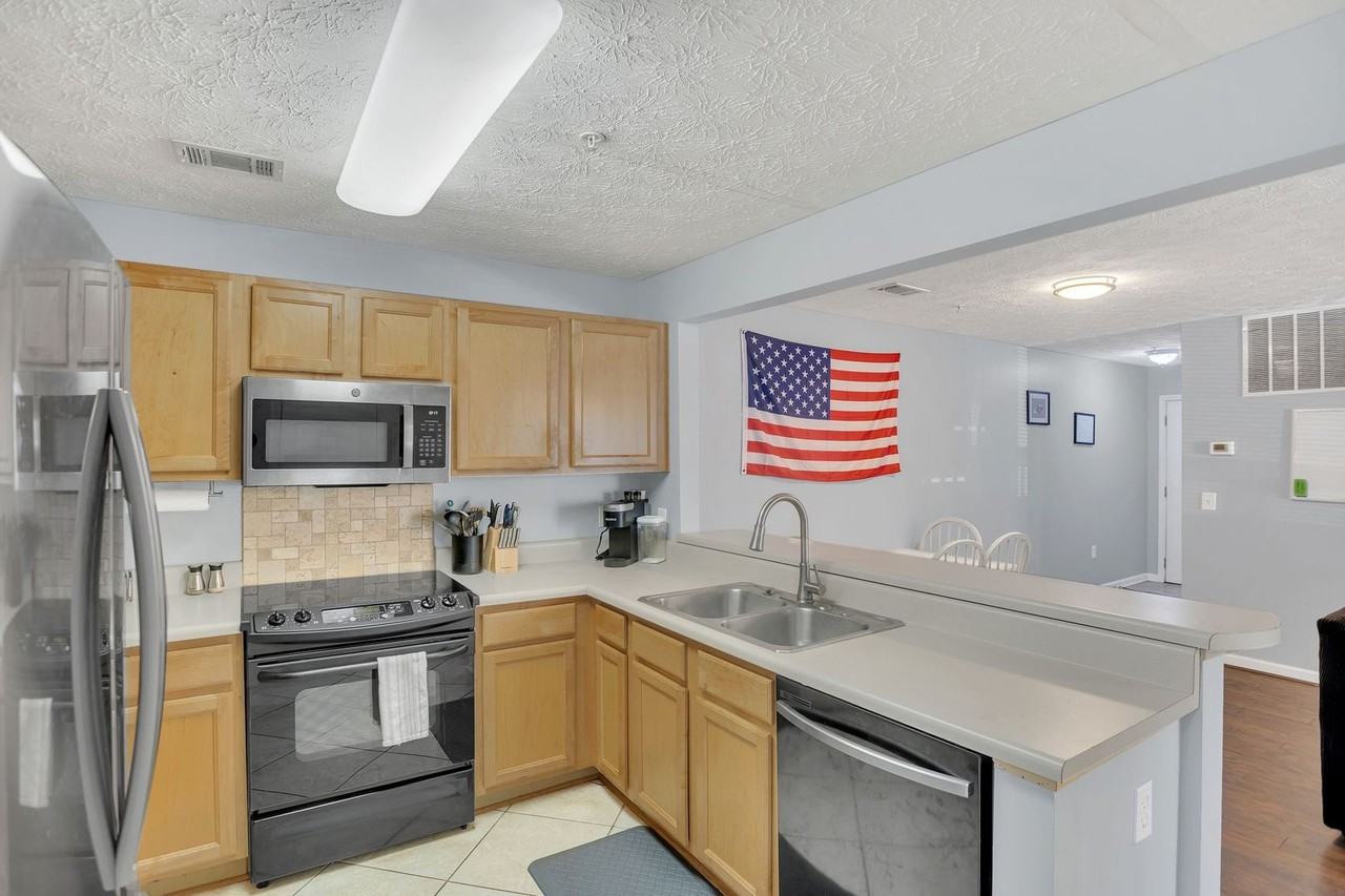 1385 S Donahue Dr #1-101 - Photo 4 of 35