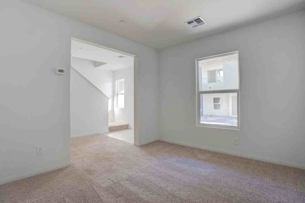 9241 Hudson Yards Ct - Photo 3 of 39