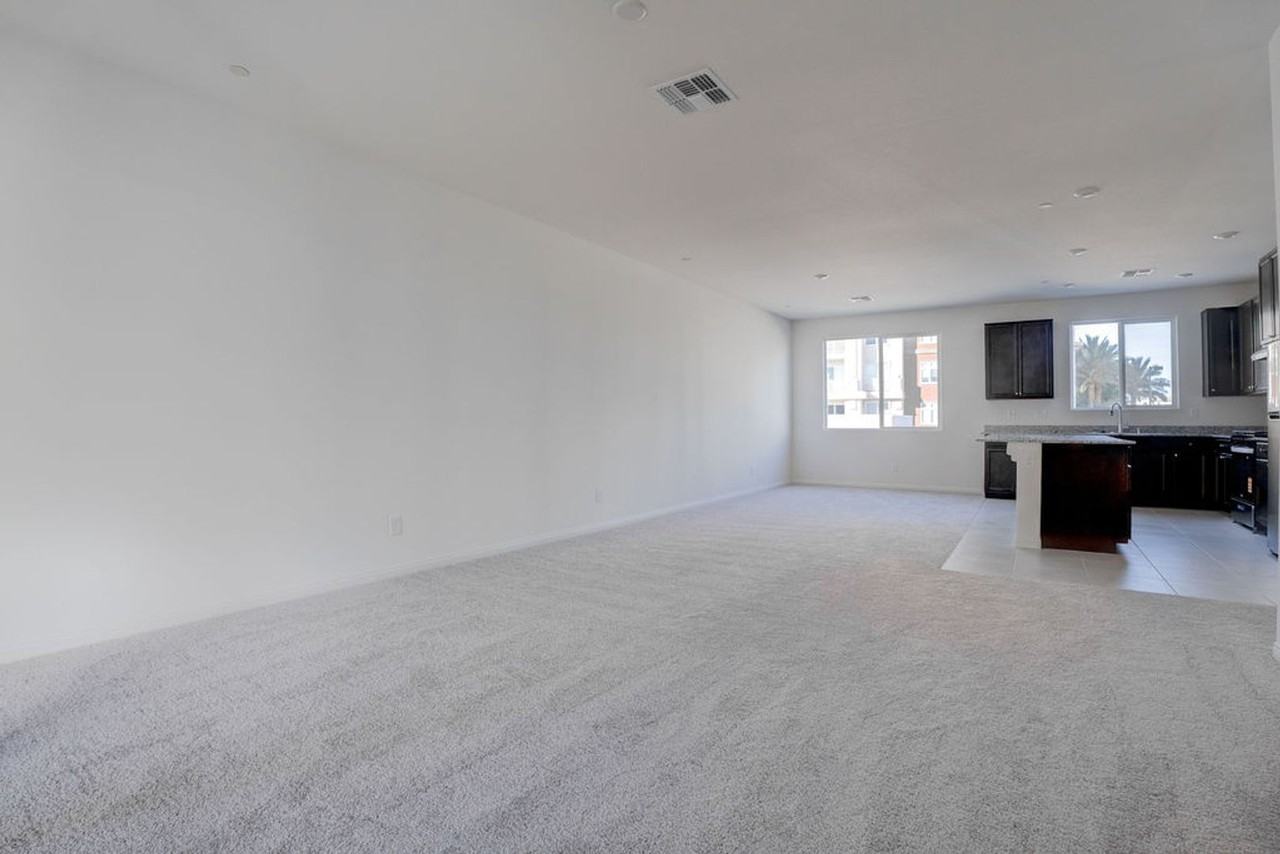 9241 Hudson Yards Ct - Photo 5 of 39