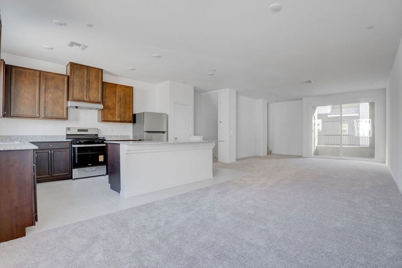 9241 Hudson Yards Ct - Photo 7 of 39