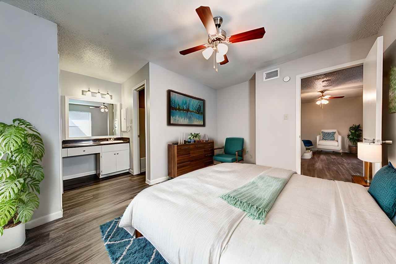 Chimney Park Apartments - Photo 5 of 17