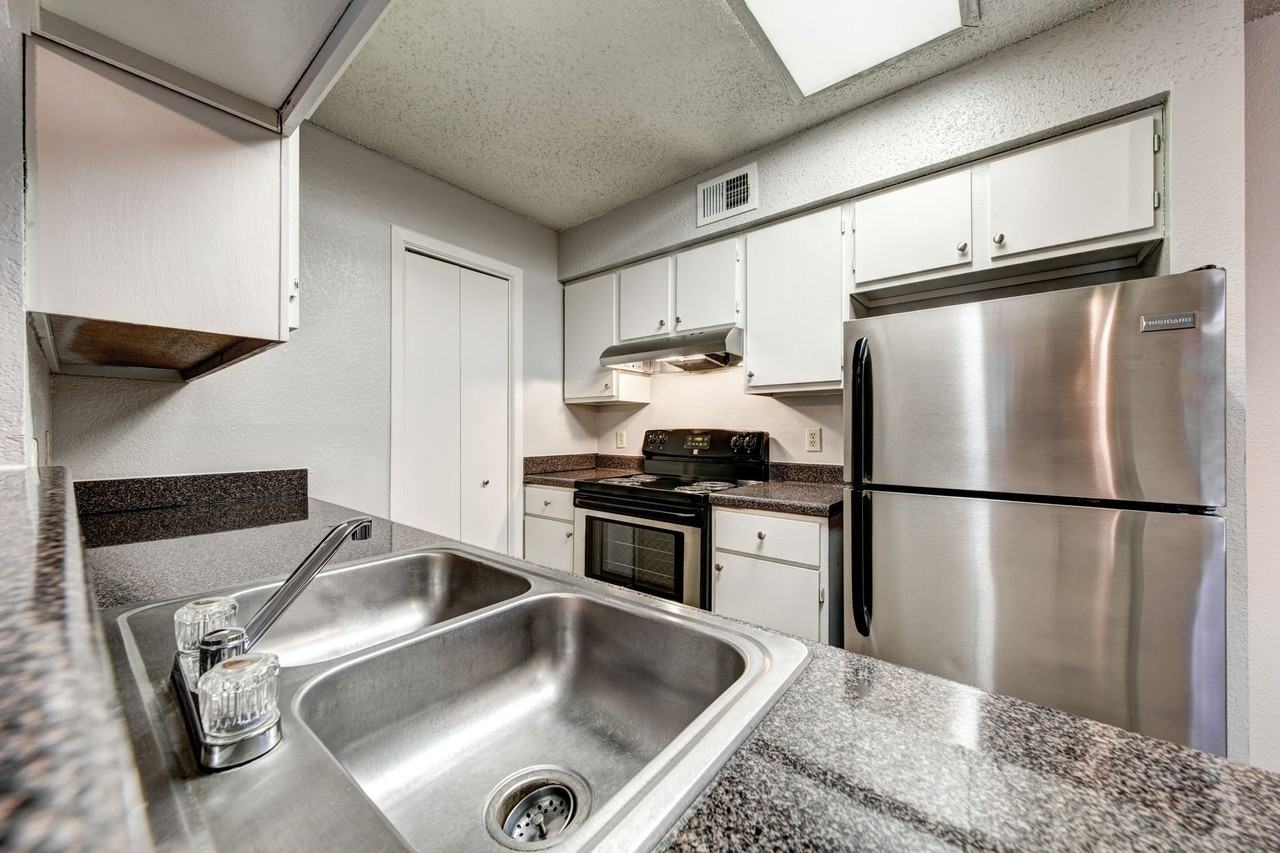 Chimney Park Apartments - Photo 6 of 17