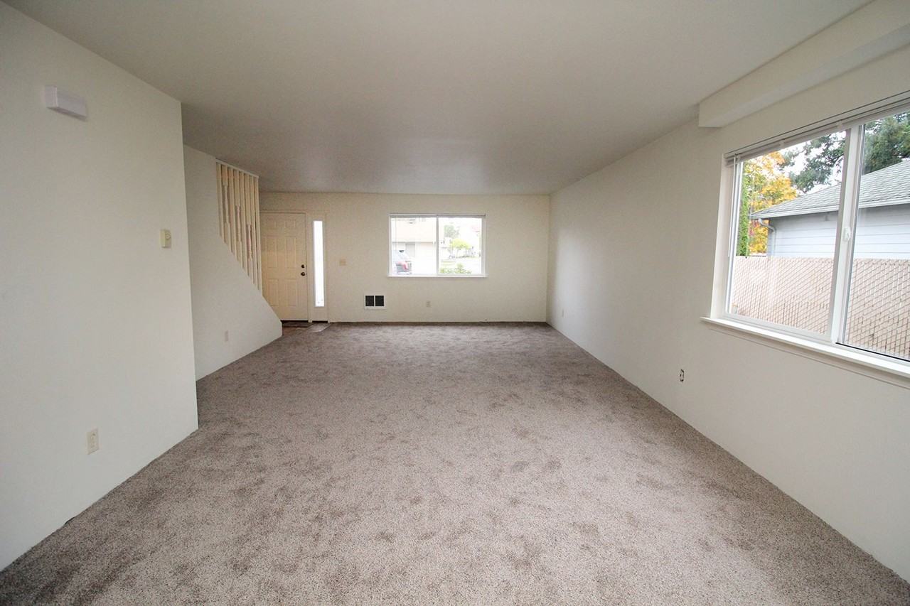 2652 2652 - 2658 SE 125th Ave - Photo 4 of 25