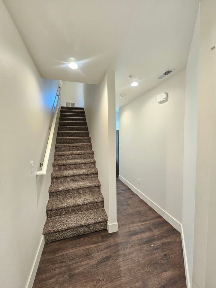 211 E 6th Ave - Photo 4 of 13