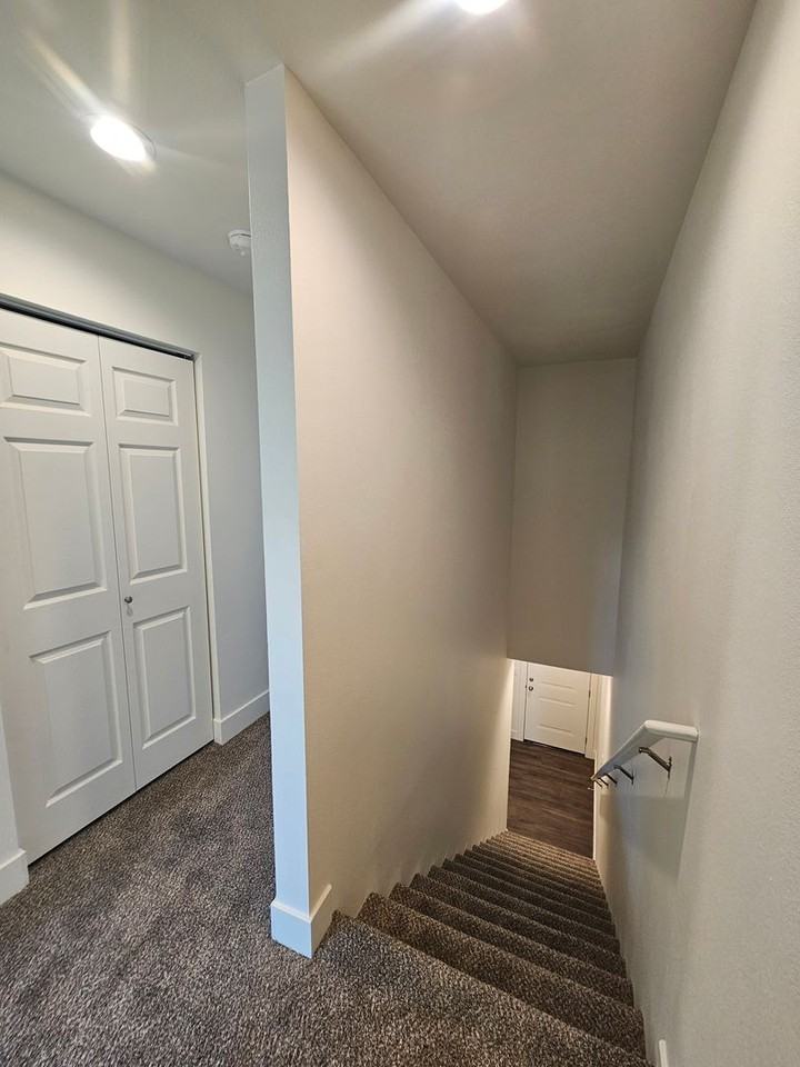 211 E 6th Ave - Photo 5 of 13