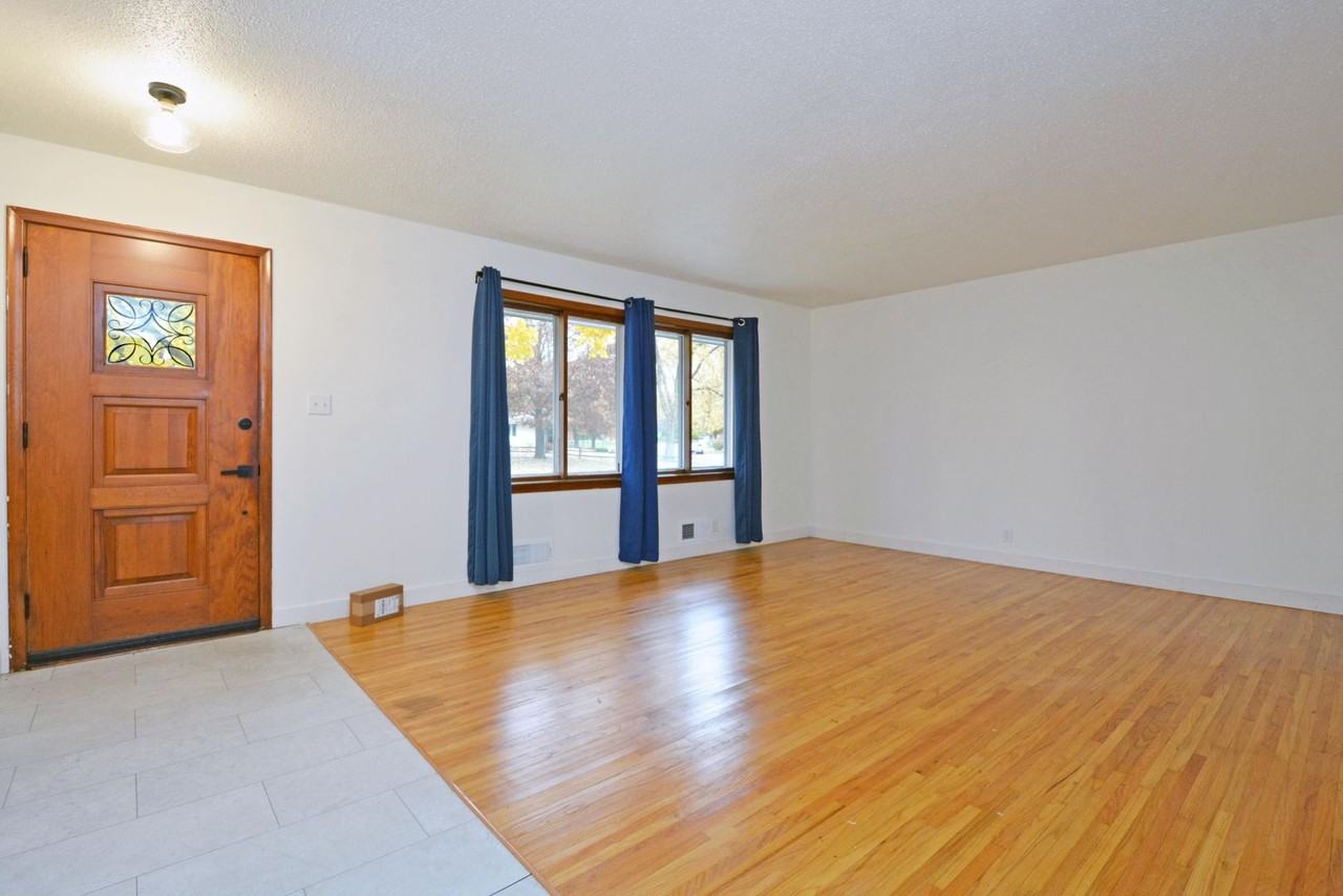 4533 West 85th Street - Photo 3 of 21