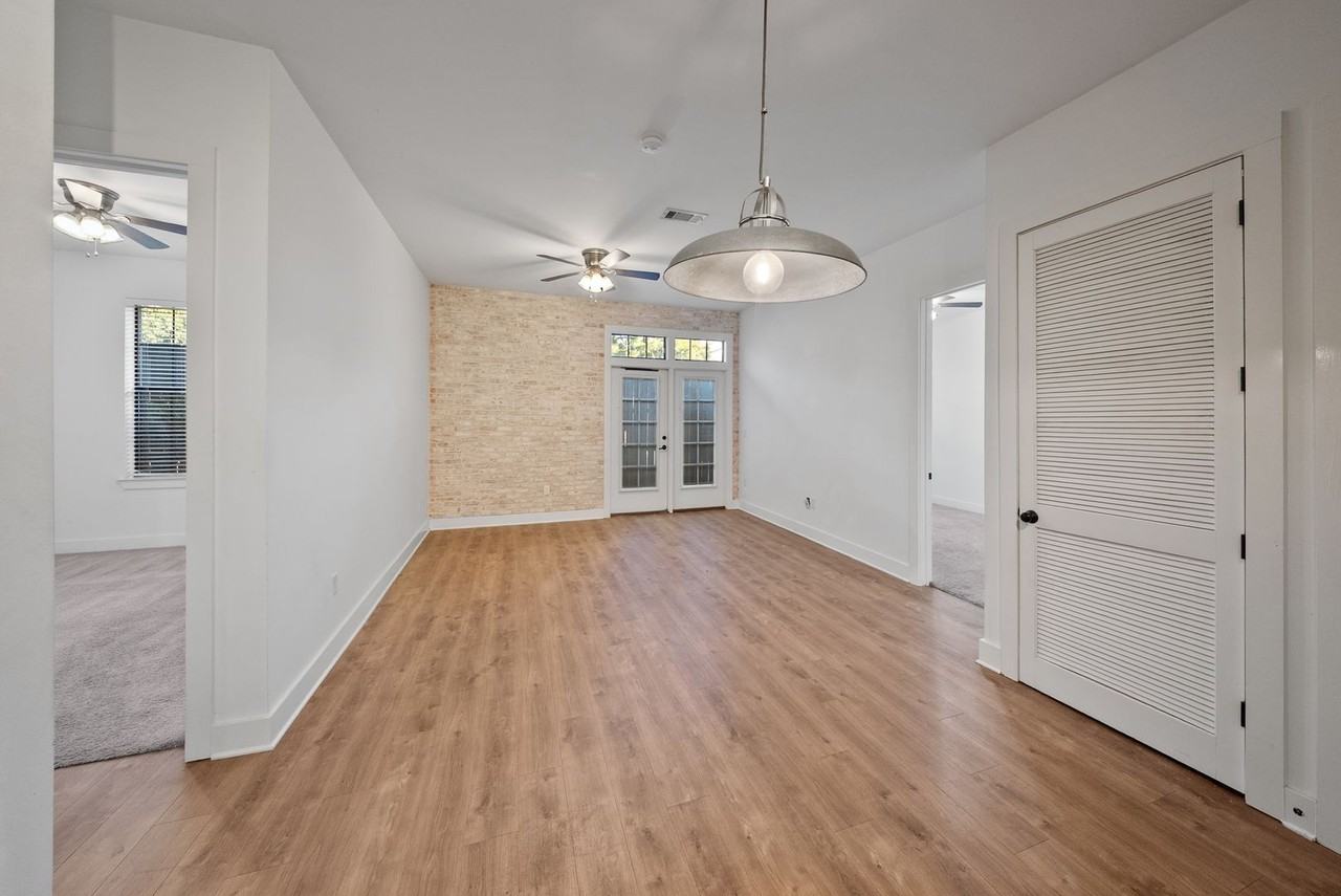 255 E Boyd Dr - Photo 2 of 10