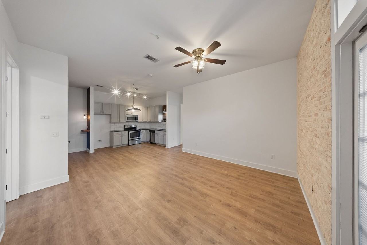 255 E Boyd Dr - Photo 3 of 10