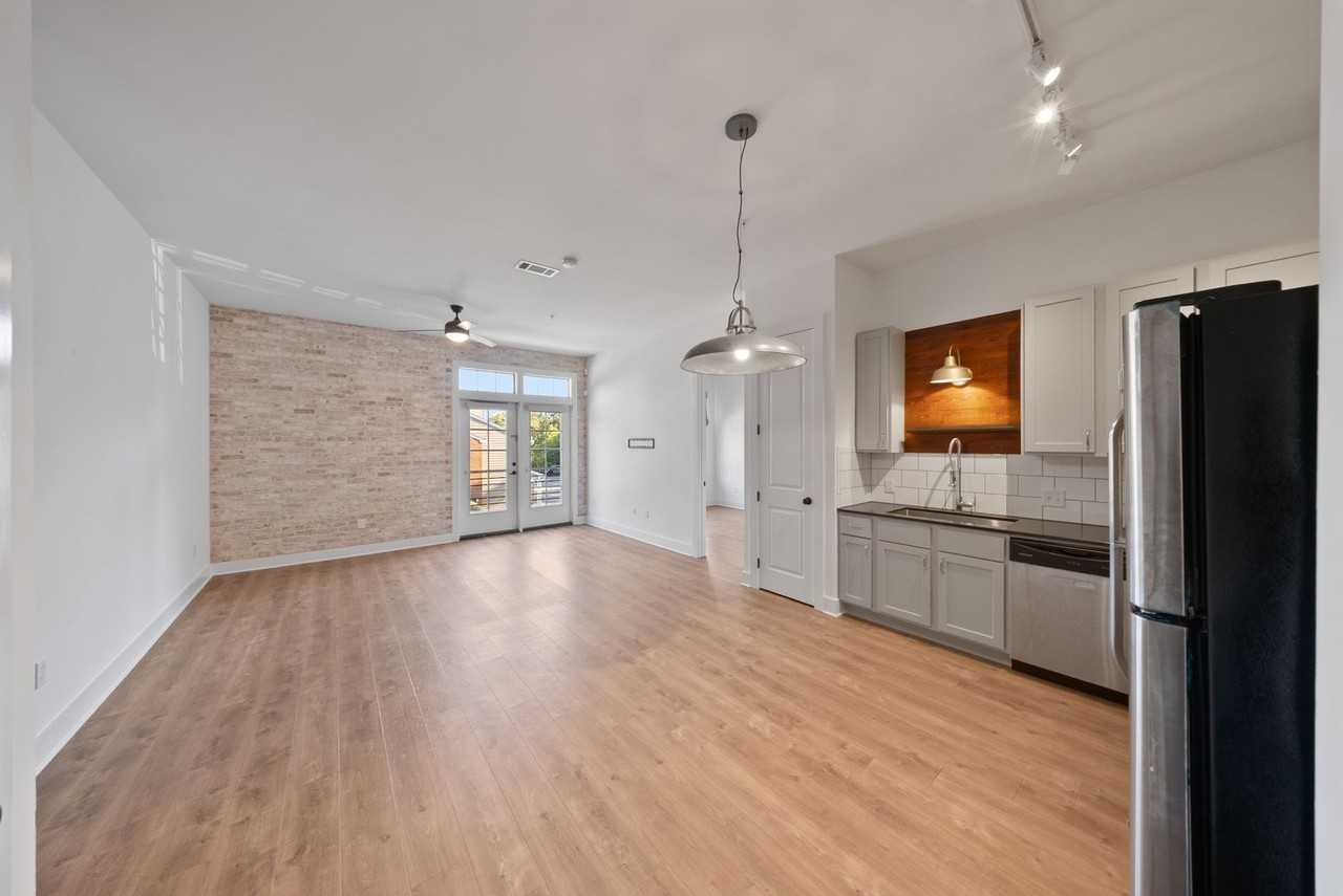 255 E Boyd Dr - Photo 2 of 13