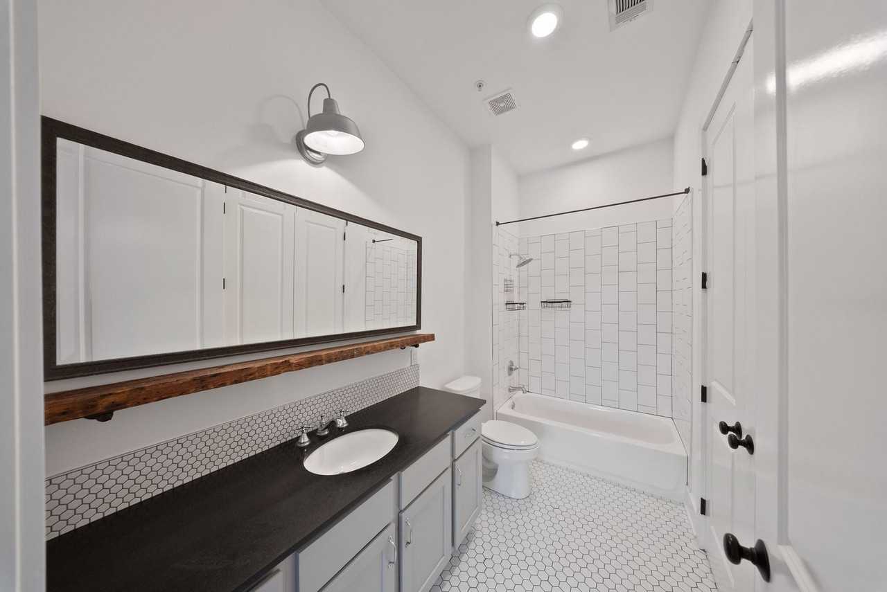 255 E Boyd Dr - Photo 4 of 13