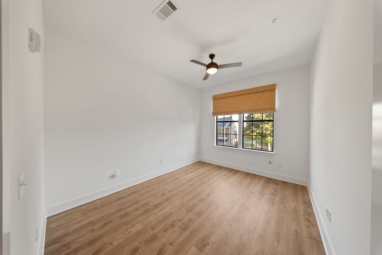 255 E Boyd Dr - Photo 5 of 13