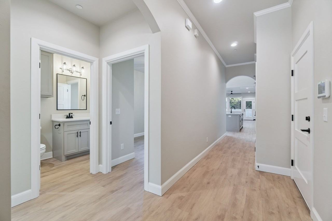 4212 Abbey Park Dr - Photo 3 of 41