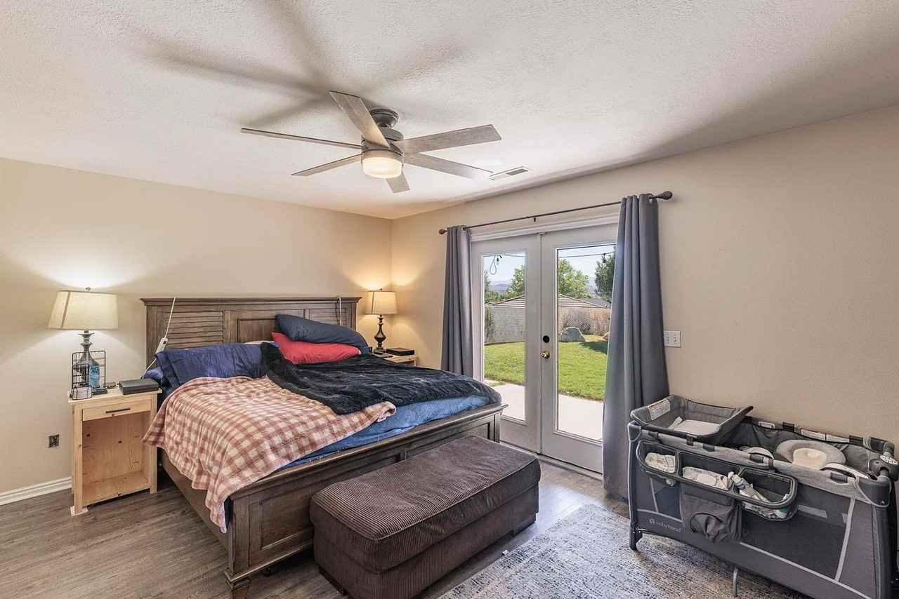 561 N Westridge Dr - Photo 4 of 23