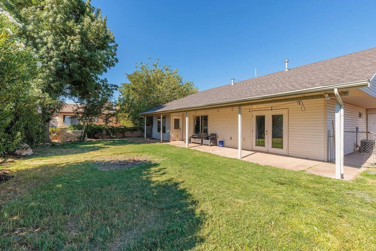 561 N Westridge Dr - Photo 5 of 23