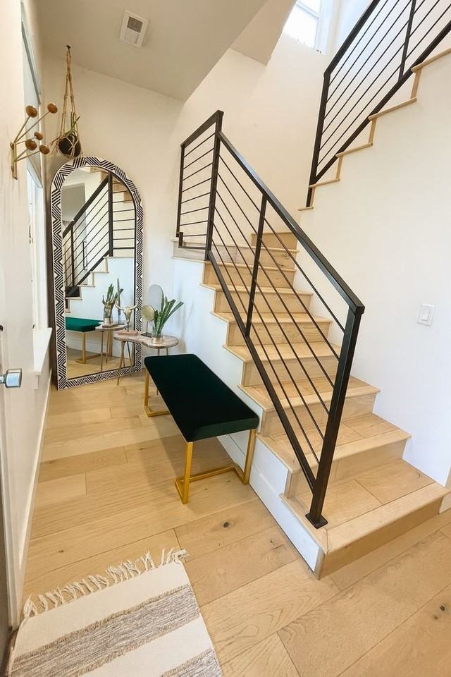 537 S 500 E - Photo 4 of 20