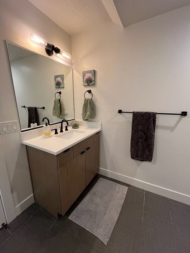 537 S 500 E - Photo 6 of 20