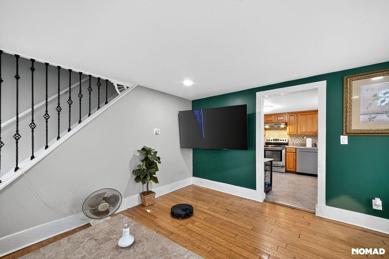 53 W Broadway - Photo 4 of 24