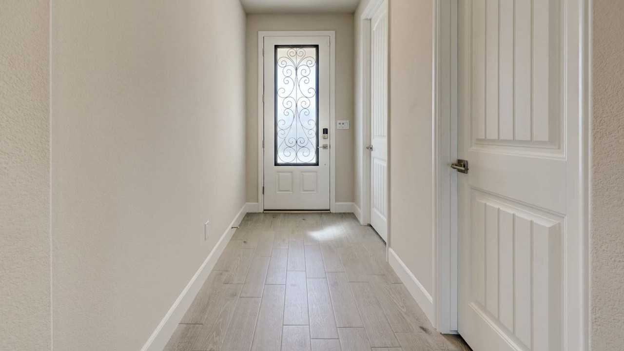 4252 North Phoenix Avenue - Photo 2 of 9