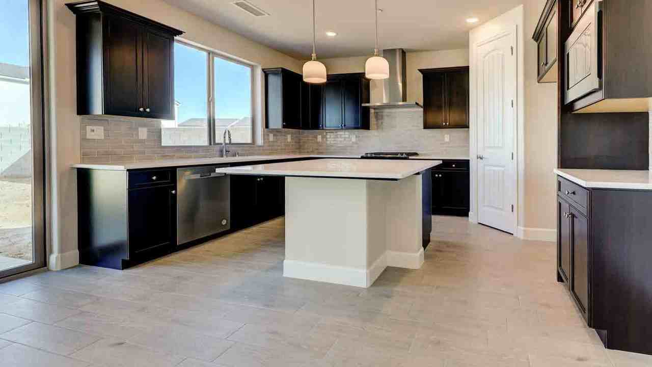 4252 North Phoenix Avenue - Photo 3 of 9
