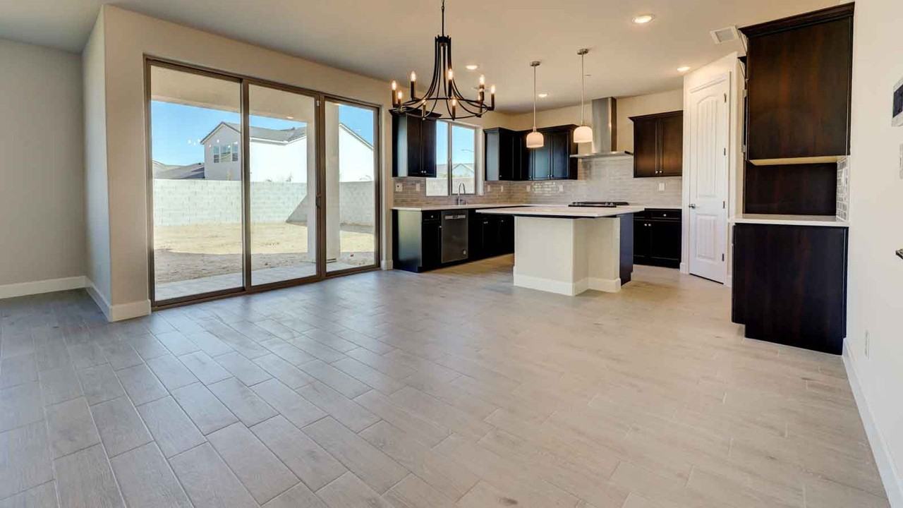 4252 North Phoenix Avenue - Photo 4 of 9