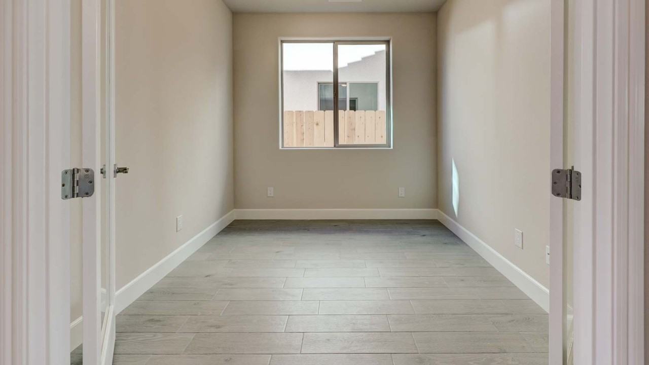 4252 North Phoenix Avenue - Photo 5 of 9