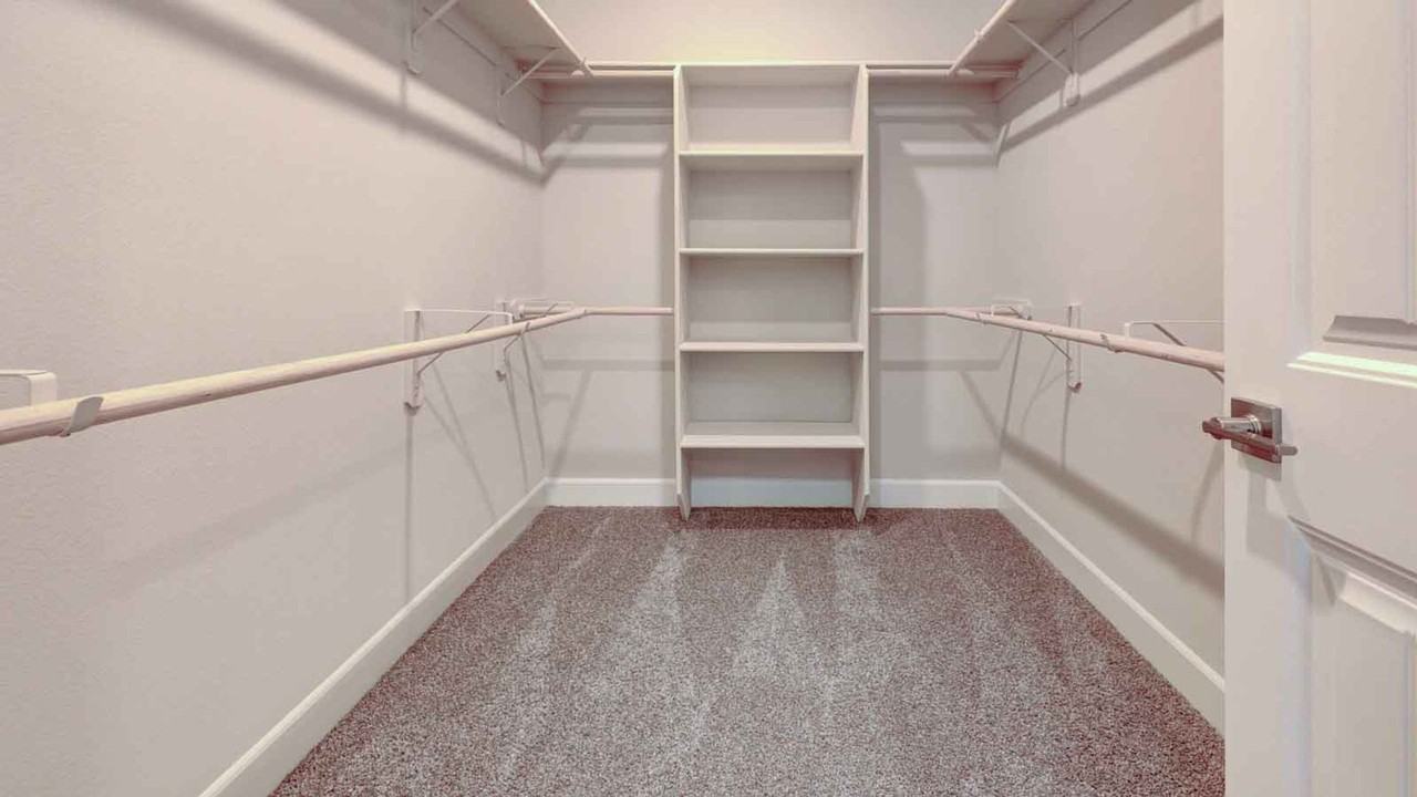 4252 North Phoenix Avenue - Photo 6 of 9