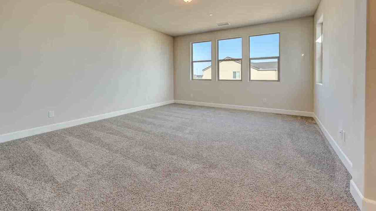 4252 North Phoenix Avenue - Photo 7 of 9