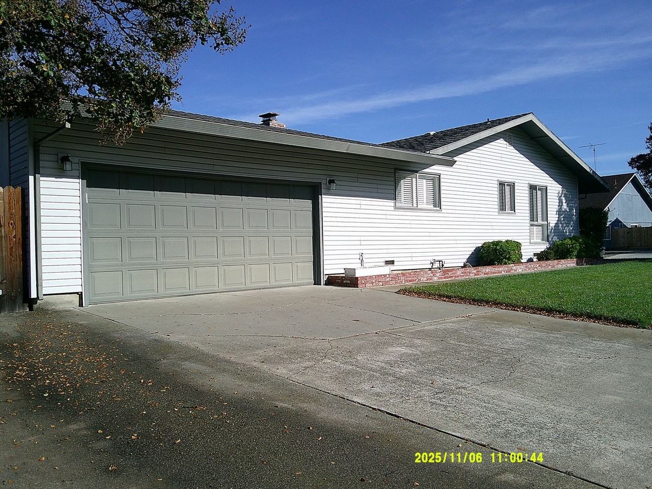 390 S Almond St - Photo 5 of 50