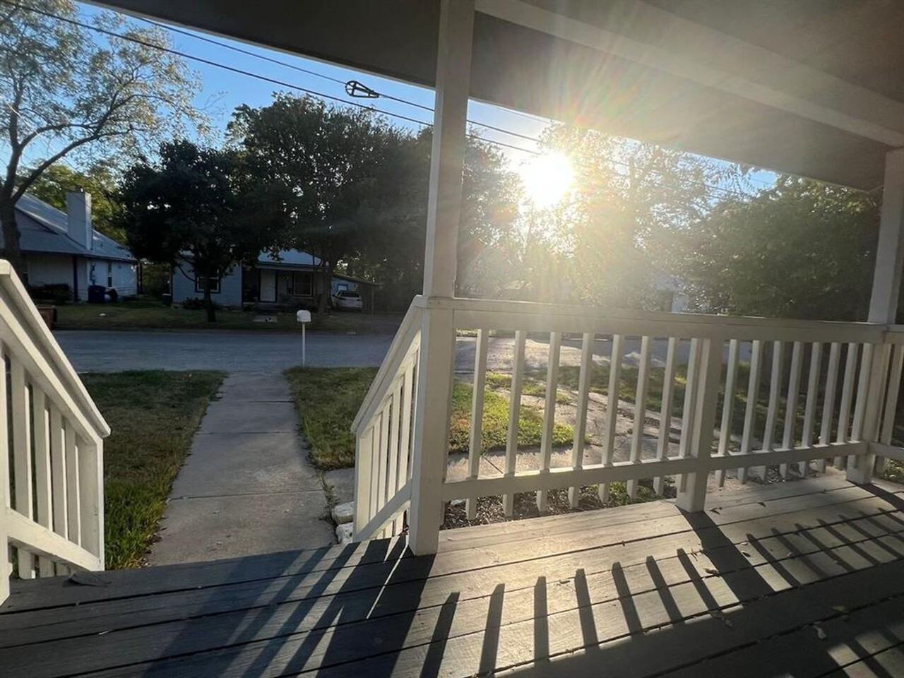 928 E 56th St - Photo 3 of 30