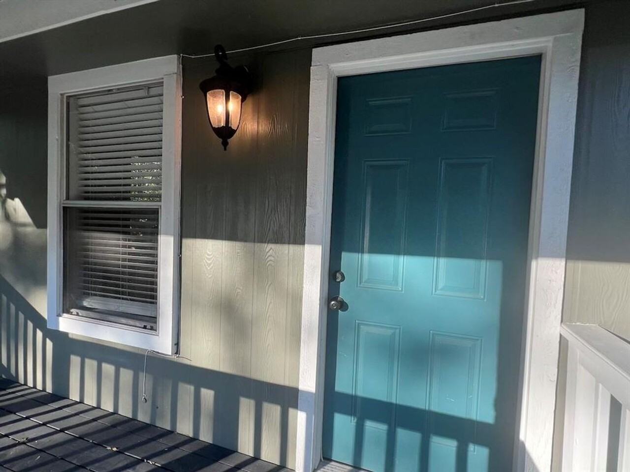 928 E 56th St - Photo 4 of 30