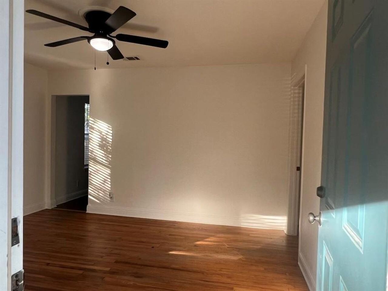 928 E 56th St - Photo 5 of 30