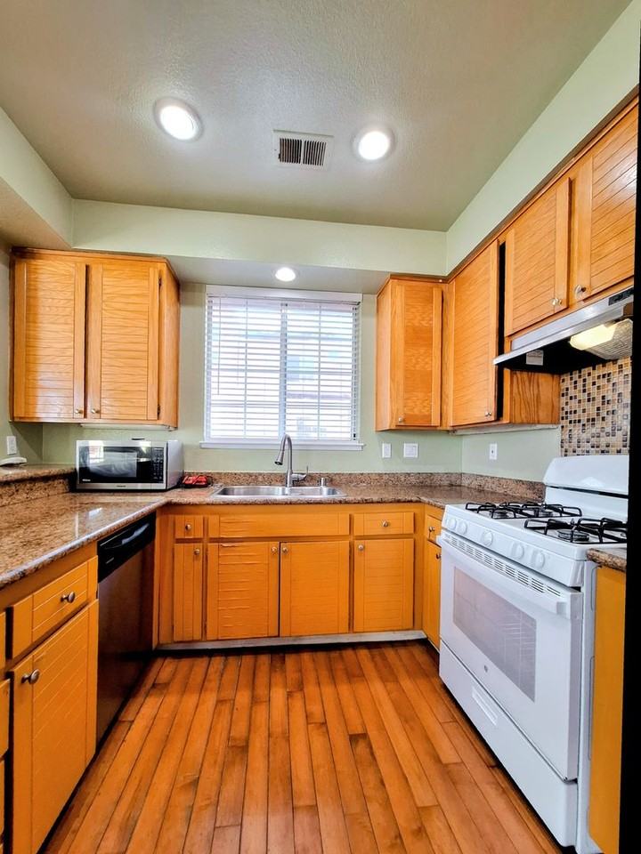 1499 Gingerwood Dr - Photo 2 of 35