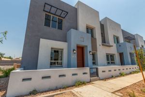 featured image of 733 E Commonwealth Ave