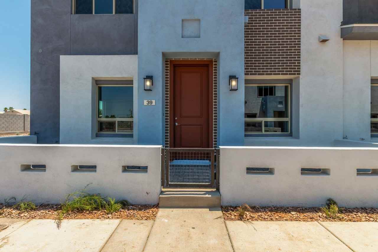 733 E Commonwealth Ave - Photo 3 of 50