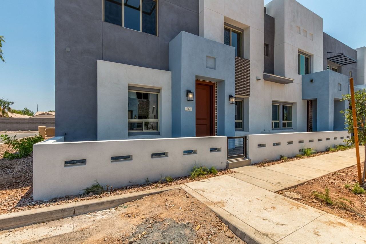 733 E Commonwealth Ave - Photo 4 of 50