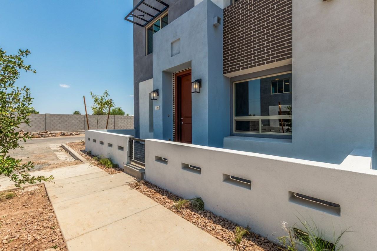 733 E Commonwealth Ave - Photo 5 of 50