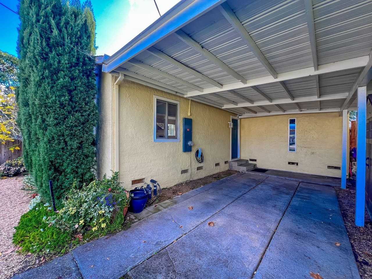 2111 Marin St - Photo 2 of 18