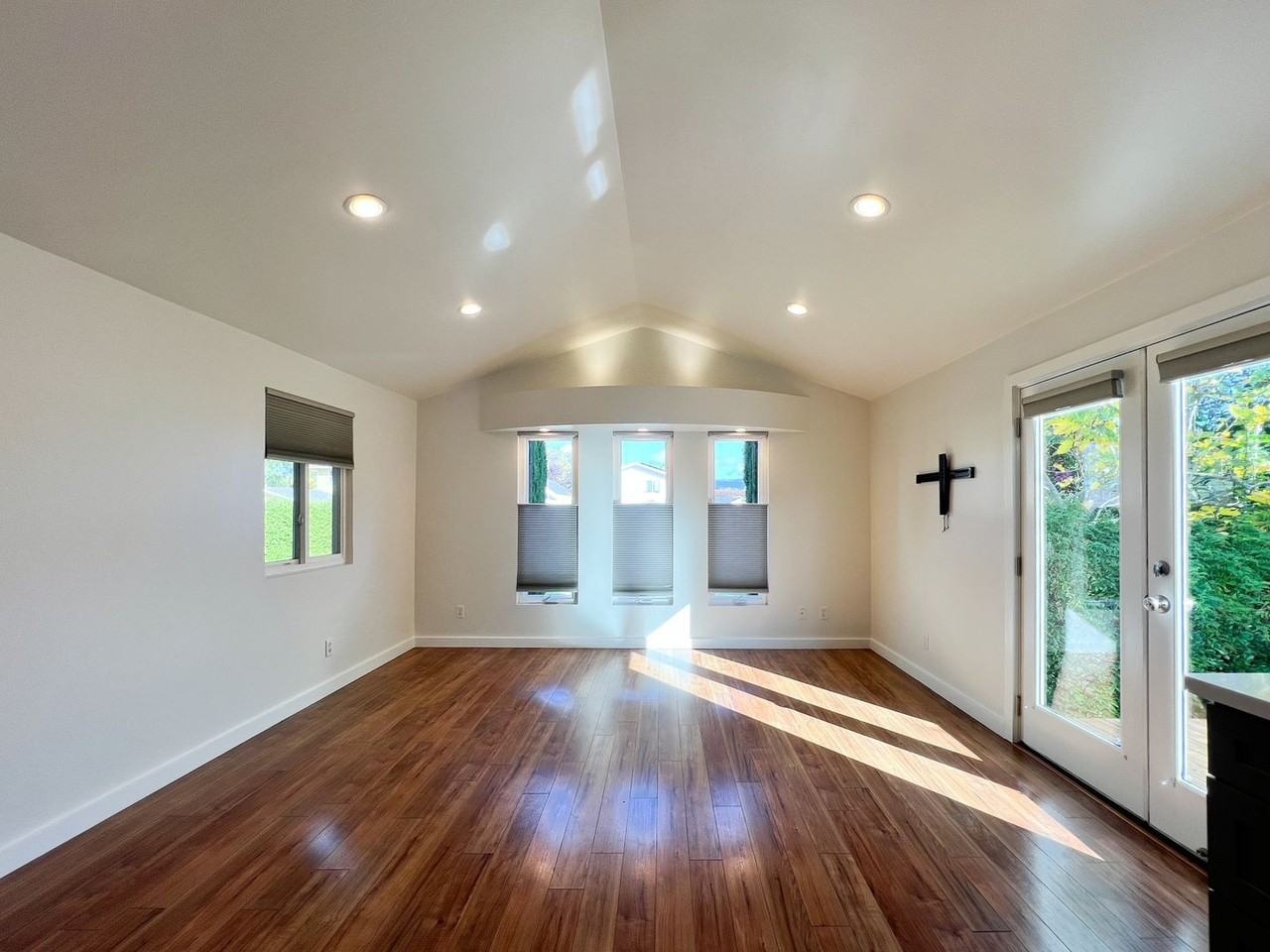 2111 Marin St - Photo 6 of 18